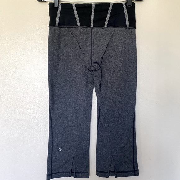 Lululemon Gray and Black Cropped Leggings Size 6 EUC - Picture 2 of 4